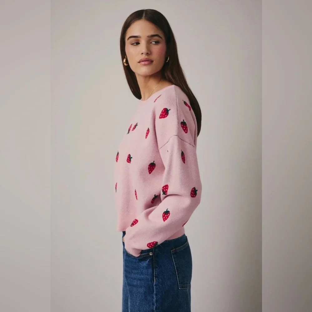 ๐๐ LAST ONE๐จV DAY PINK STRAWBERRY ๐ SWEATER - Picture 1 of 3